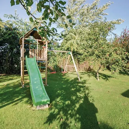 بيت للعطل Two-bedroom Holiday In